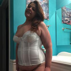My BBW Body For You To Enjoy - Pantieless Girls, BBW, Brunette, Lingerie