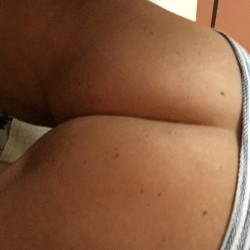 A neighbor's ass - Cattivo