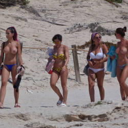 Pic #3 Beauties - Topless Girls, Big Tits, Brunette, Outdoors, Beach Voyeur