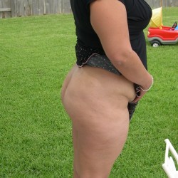 A neighbor's ass - Neighbor