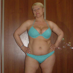 Tata Shows All Her Assets - Blonde, Amateur, GF