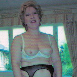 Mature Housewife Strips - Wives In Lingerie, Mature, Amateur, stockings pics