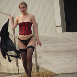Doreen - High Heels Amateurs, Lingerie, Mature, Outdoors, stockings pics