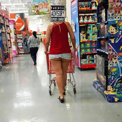 Pic #2 Revolucion En El Super - Pantieless Wives, Public Exhibitionist, Flashing, Public Place, Amateur