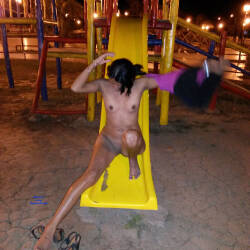 Pic #2 Parque Plaza Del Ganadero - Nude Girls, Brunette, Public Exhibitionist, Outdoors, Small Tits, Shaved, Amateur