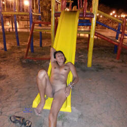 Pic #4 Parque Plaza Del Ganadero - Nude Girls, Brunette, Public Exhibitionist, Outdoors, Small Tits, Shaved, Amateur