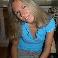 Pic #1 Michelle - Casual Clothes - Amateur, Medium Tits, Girls Stripping