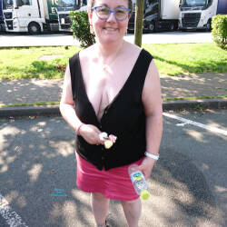 Pic #1 Petit Arret Sur l'autoroute - Big Tits, Public Exhibitionist, Flashing, Outdoors, Amateur