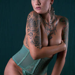 Pic #1 Green Cincher - Nude Girls, Big Tits, Mature, Shaved, Amateur