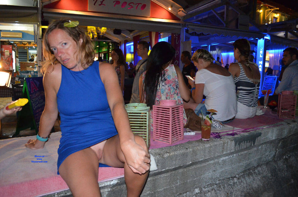 Flashing Pussy At The Bar , Outdoors, Bar, No Panties, Shaved Pussy, Large Lips, Huge Ass