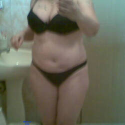 Pic #1 La Tetona - Big Tits, Brunette, Lingerie, Mature, Amateur