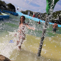 Pic #9 Mostrandose En La Playa - Beach, Brunette, Outdoors, Amateur