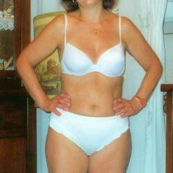 Pic #3 Daniela - Brunette, Wife/wives, Bush Or Hairy, Amateur, Medium Tits, Outdoors, Mature