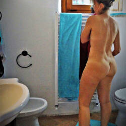 Pic #8 Bathroom Voyeur - Nude Girls, Amateur