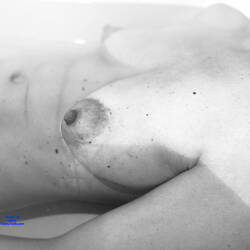 Pic #2 The Bath - Nude Girls, Amateur, Medium Tits
