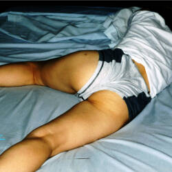 Pic #9 Anamomo - Part 1 - Introducing - Brunette, Amateur, Dressed