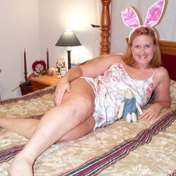 Pic #1 Loves To Pose - Nude Wives, Big Tits, Redhead, Amateur