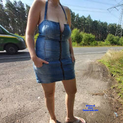 Pic #5 Flashing at the Street