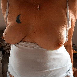 Medium tits of my wife - Isidoro