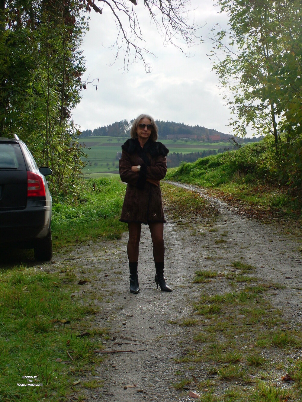 Moscha ist happy outside , Moscha Likes To Show Her Body In Nature