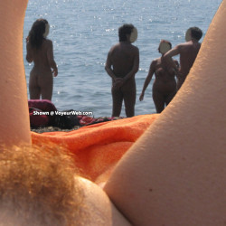 Pic #2 Lisa su una spiaggia naturista