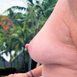 Medium tits of my girlfriend - D From DE (not Germany)