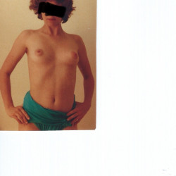 Small tits of my girlfriend - Not telling