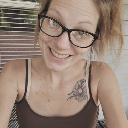 Pic #8 showing small saggy mom boobs and big pussy lips