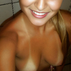 Medium tits of my wife - Thays