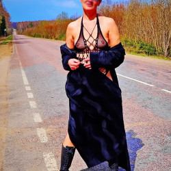 Pic #4 Sexy chick on the road!
