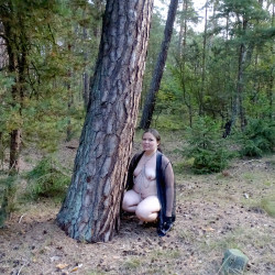 Pic #8 Shameless wife strolls