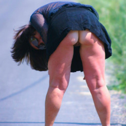 Pic #2 flashing ass on the road
