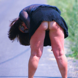 Pic #4 flashing ass on the road
