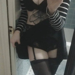 Pic #7 Ms. Rosie Wilde (Ms. Rosie Levine) Selfies (2)