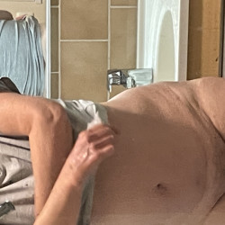 Pic #4 She love to be exhib.