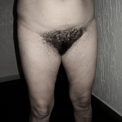 Pic #3 My hairy wife completely naked 1
