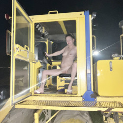 Pic #5 Nude on machinery