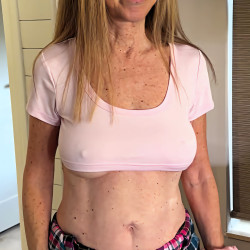 Medium tits of my wife - Lyn Online
