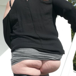 Pic #2 Mature mini skirt no panties