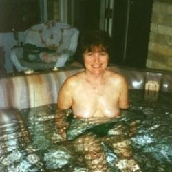 Pic #3 Hot tub