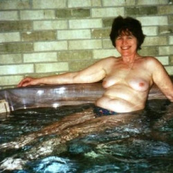 Pic #4 Hot tub