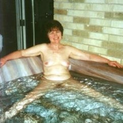 Pic #5 Hot tub