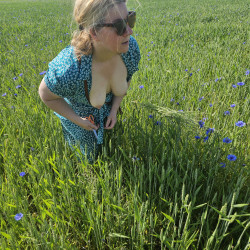 Pic #6 Wife in field