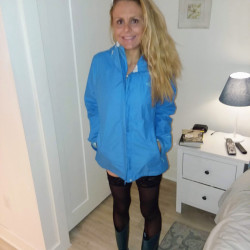 Pic #5 Caroline on a Rainy Day