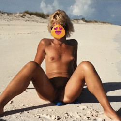 Small tits of my girlfriend - Cindyz