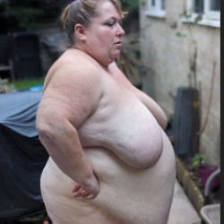 Pic #2 Beth showing of her body to nieghbours