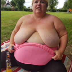 Pic #4 Beth showing of her body to nieghbours