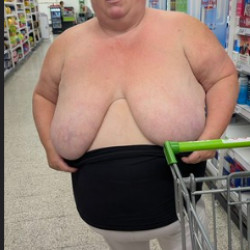 Pic #5 Beth showing of her body to nieghbours