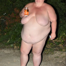 Pic #7 Beth showing of her body to nieghbours