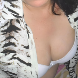 Pic #1 Voyeur Tits Chris
